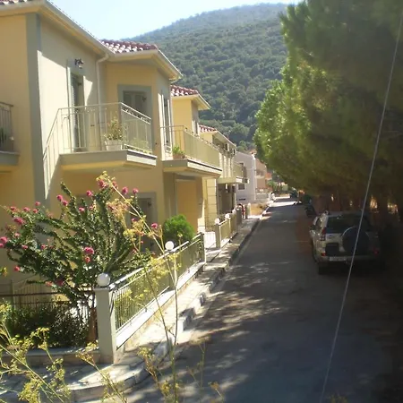 伊瓦格利亚公寓 *