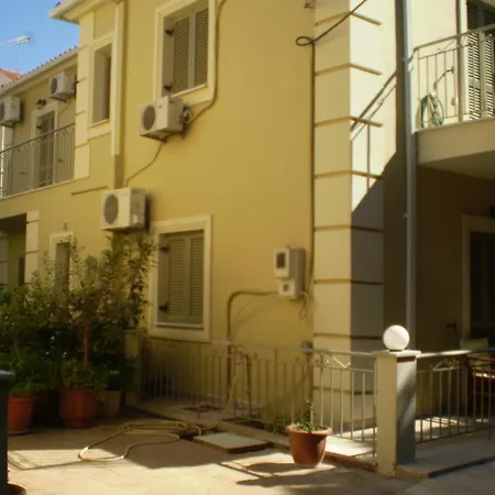 伊瓦格利亚公寓 *